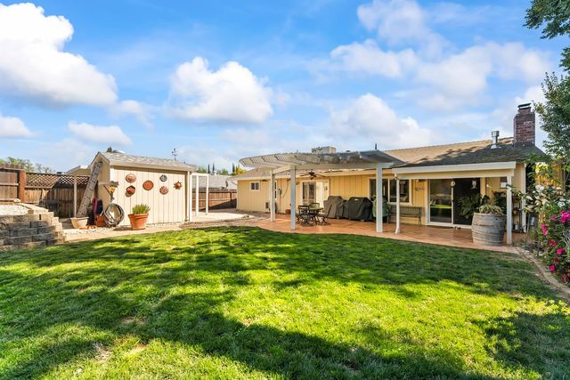 1520 Crestmont Oak Dr, Roseville, CA 95661