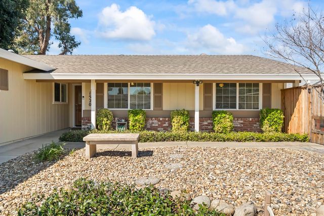 1520 Crestmont Oak Dr, Roseville, CA 95661