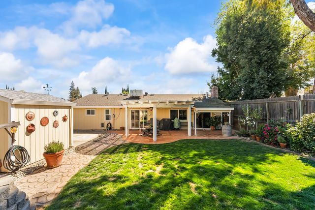 1520 Crestmont Oak Dr, Roseville, CA 95661