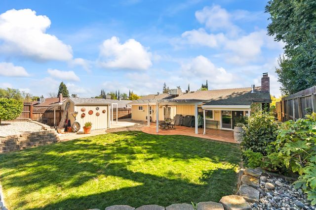 1520 Crestmont Oak Dr, Roseville, CA 95661