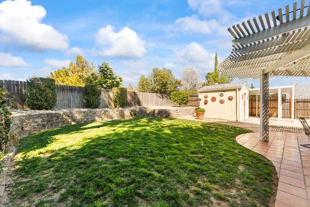 1520 Crestmont Oak Dr, Roseville, CA 95661