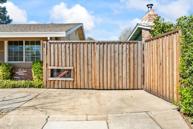 1520 Crestmont Oak Dr, Roseville, CA 95661