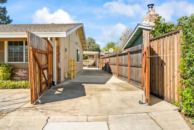 1520 Crestmont Oak Dr, Roseville, CA 95661