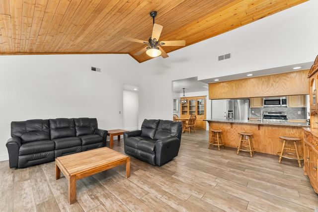 1520 Crestmont Oak Dr, Roseville, CA 95661