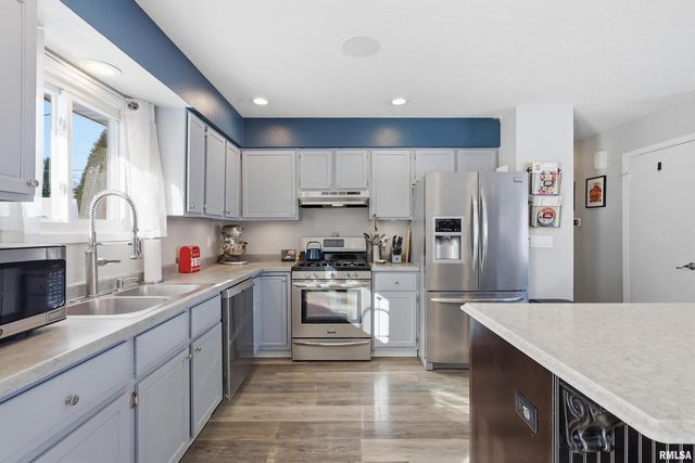 3880 TANGLEFOOT Court, Bettendorf, IA 52722