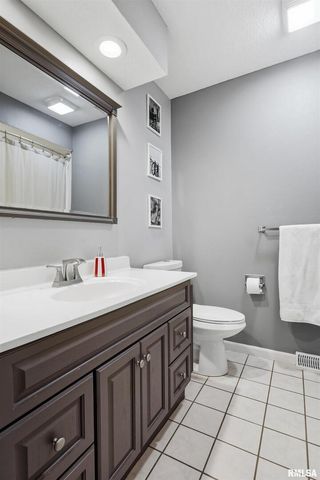 3880 TANGLEFOOT Court, Bettendorf, IA 52722