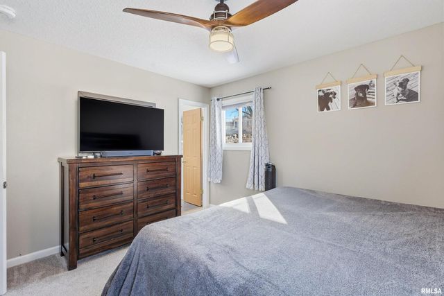 3880 TANGLEFOOT Court, Bettendorf, IA 52722