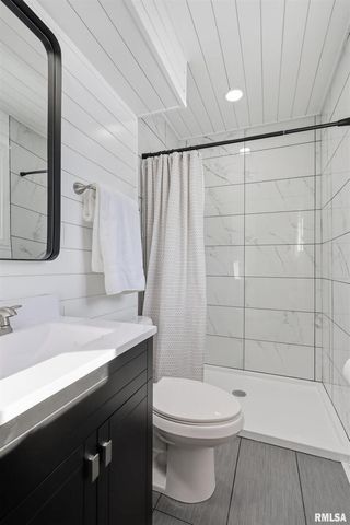 3880 TANGLEFOOT Court, Bettendorf, IA 52722