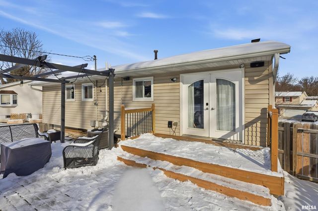 3880 TANGLEFOOT Court, Bettendorf, IA 52722