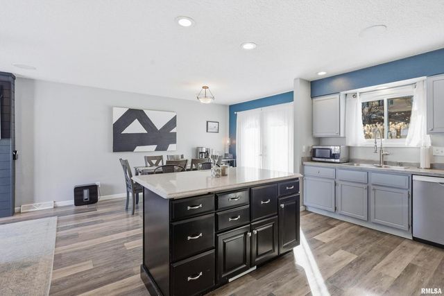 3880 TANGLEFOOT Court, Bettendorf, IA 52722