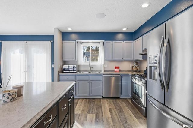 3880 TANGLEFOOT Court, Bettendorf, IA 52722