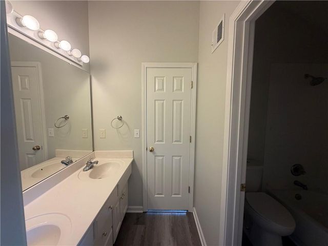 7825 W 143rd Place, Overland Park, KS 66223