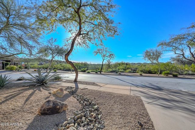 2747 W VIA BONA FORTUNA Drive, Phoenix, AZ 85086