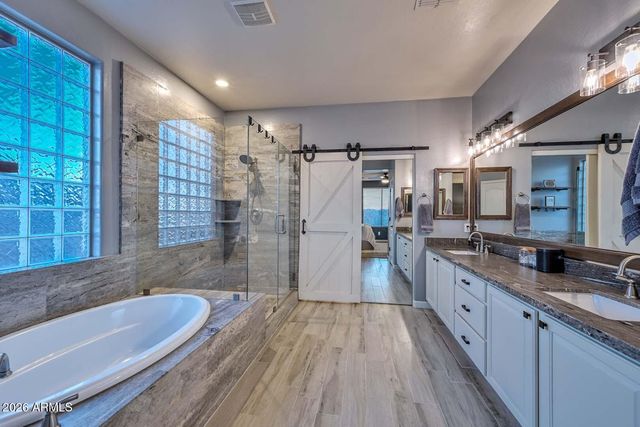 2747 W VIA BONA FORTUNA Drive, Phoenix, AZ 85086