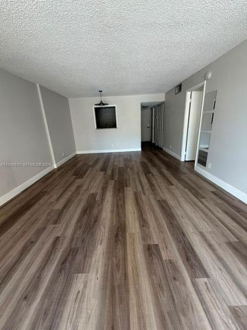408 NW 68th Ave 209, Plantation, FL 33317