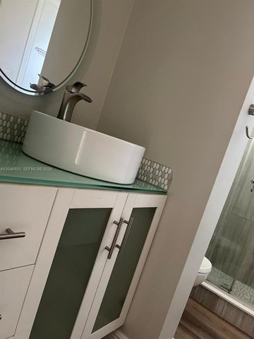 408 NW 68th Ave 209, Plantation, FL 33317