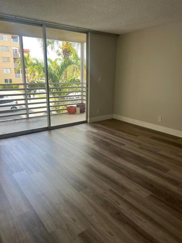 408 NW 68th Ave 209, Plantation, FL 33317