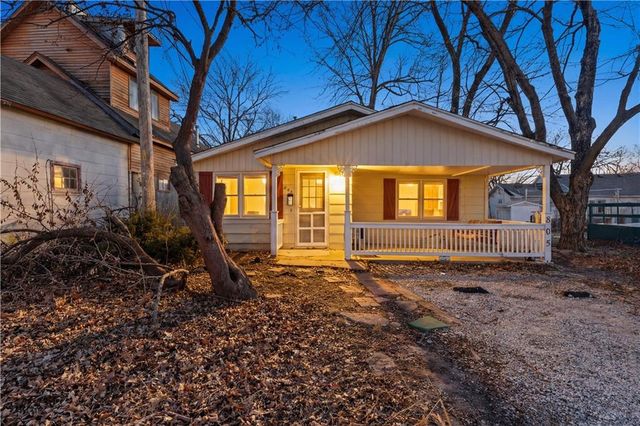 805 Rhodes Avenue, Grandview, MO 64030