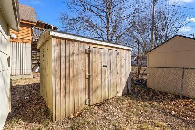 805 Rhodes Avenue, Grandview, MO 64030