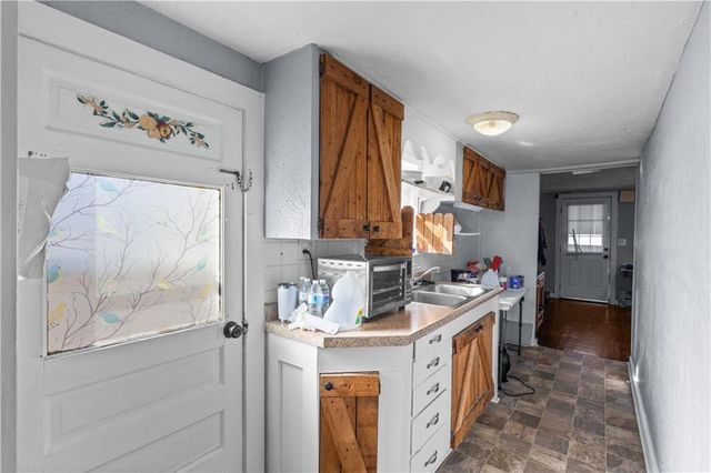 805 Rhodes Avenue, Grandview, MO 64030