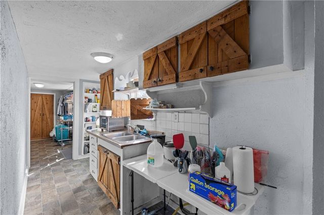 805 Rhodes Avenue, Grandview, MO 64030