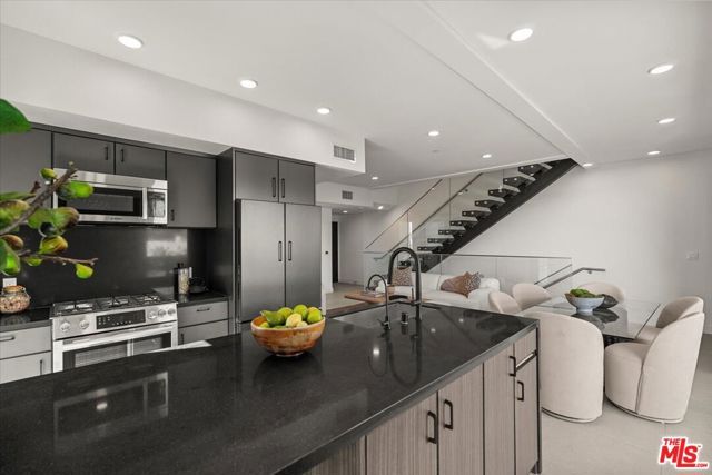 1257 N Sweetzer Avenue 404, West Hollywood, CA 90069