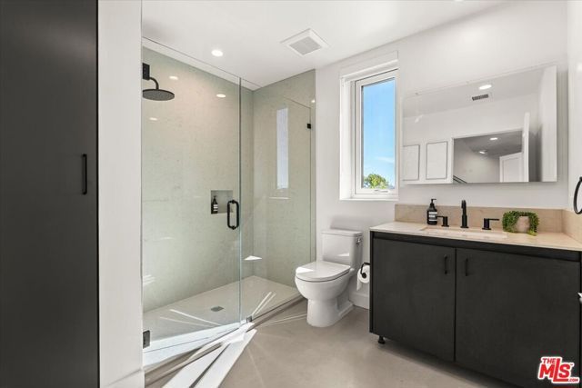 1257 N Sweetzer Avenue 404, West Hollywood, CA 90069