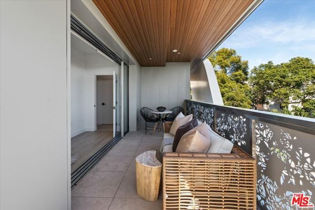 1257 N Sweetzer Avenue 404, West Hollywood, CA 90069