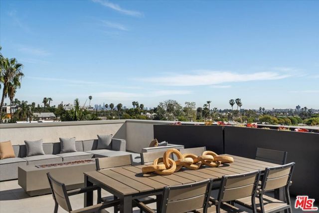 1257 N Sweetzer Avenue 404, West Hollywood, CA 90069