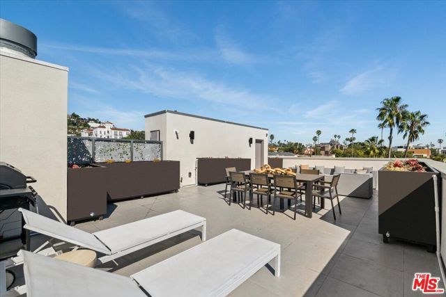 1257 N Sweetzer Avenue 404, West Hollywood, CA 90069