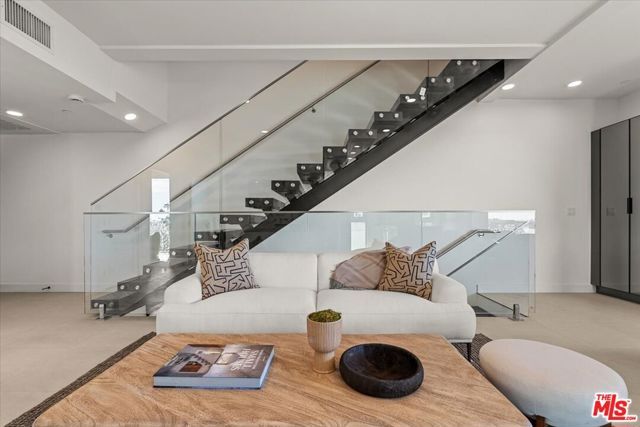 1257 N Sweetzer Avenue 404, West Hollywood, CA 90069