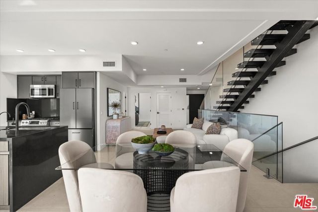 1257 N Sweetzer Avenue 404, West Hollywood, CA 90069