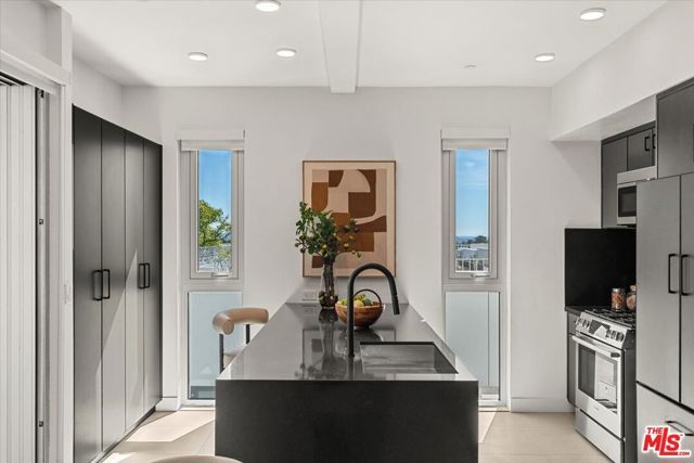 1257 N Sweetzer Avenue 404, West Hollywood, CA 90069