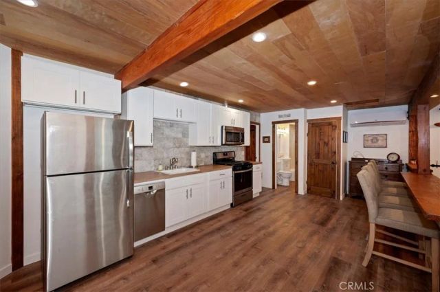 856 Virginia Court, Lake Arrowhead, CA 92352