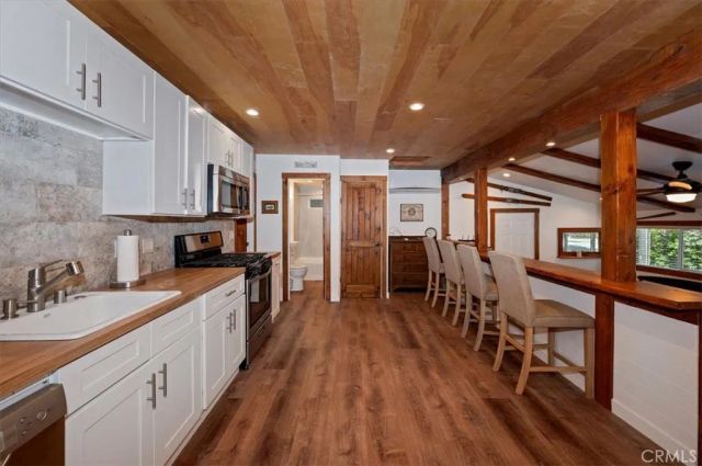 856 Virginia Court, Lake Arrowhead, CA 92352