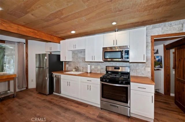 856 Virginia Court, Lake Arrowhead, CA 92352