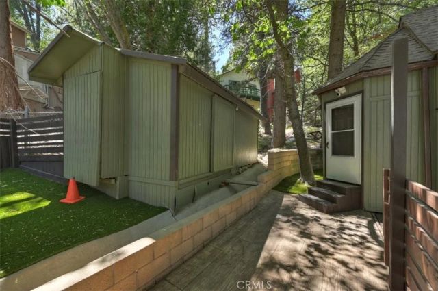 856 Virginia Court, Lake Arrowhead, CA 92352