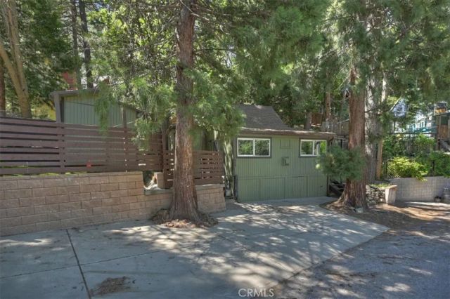 856 Virginia Court, Lake Arrowhead, CA 92352