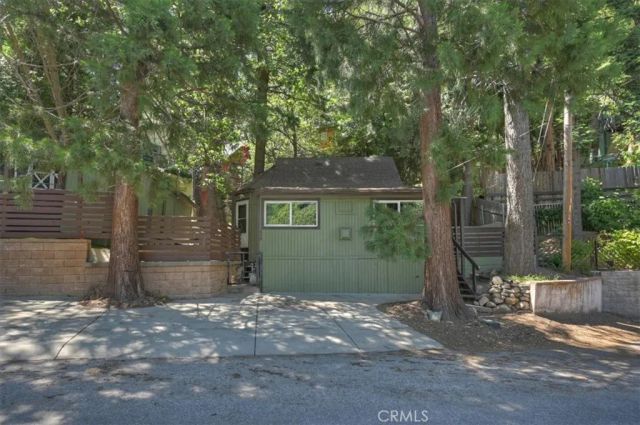 856 Virginia Court, Lake Arrowhead, CA 92352