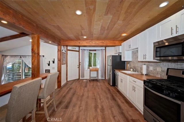 856 Virginia Court, Lake Arrowhead, CA 92352