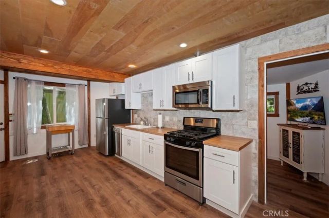 856 Virginia Court, Lake Arrowhead, CA 92352