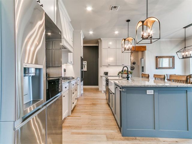 4721 Mustang Park Boulevard, Mustang, OK 73064