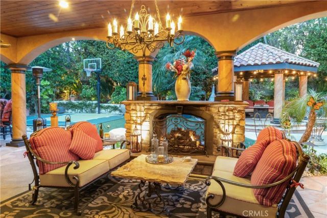 5481 Collingwood, Calabasas, CA 91302