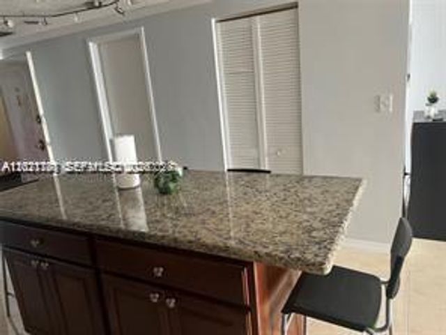 825 BRICKELL BAY DR 1243, Unincorporated Dade County, FL 33131