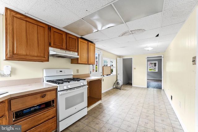 50 NEELD LN, Aston, PA 19014