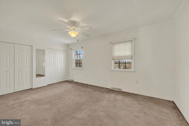 2256 N POINT DR, York, PA 17406