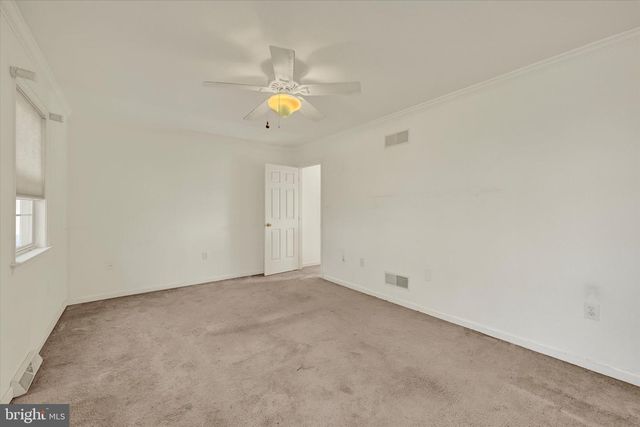 2256 N POINT DR, York, PA 17406