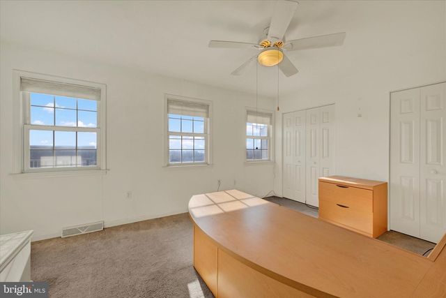 2256 N POINT DR, York, PA 17406