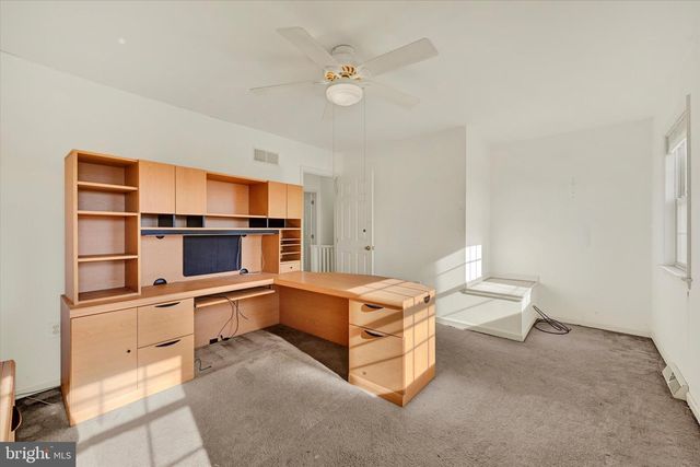 2256 N POINT DR, York, PA 17406