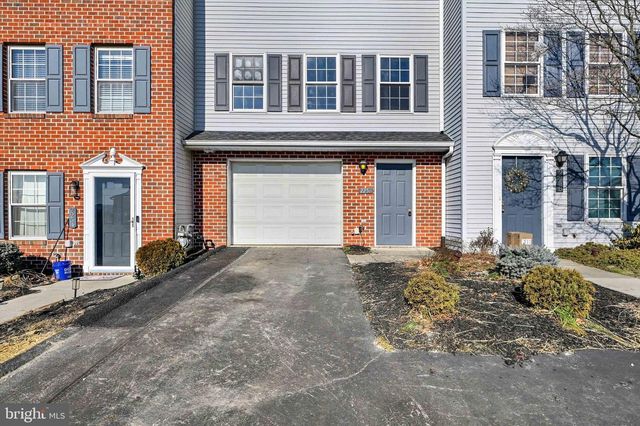 2256 N POINT DR, York, PA 17406